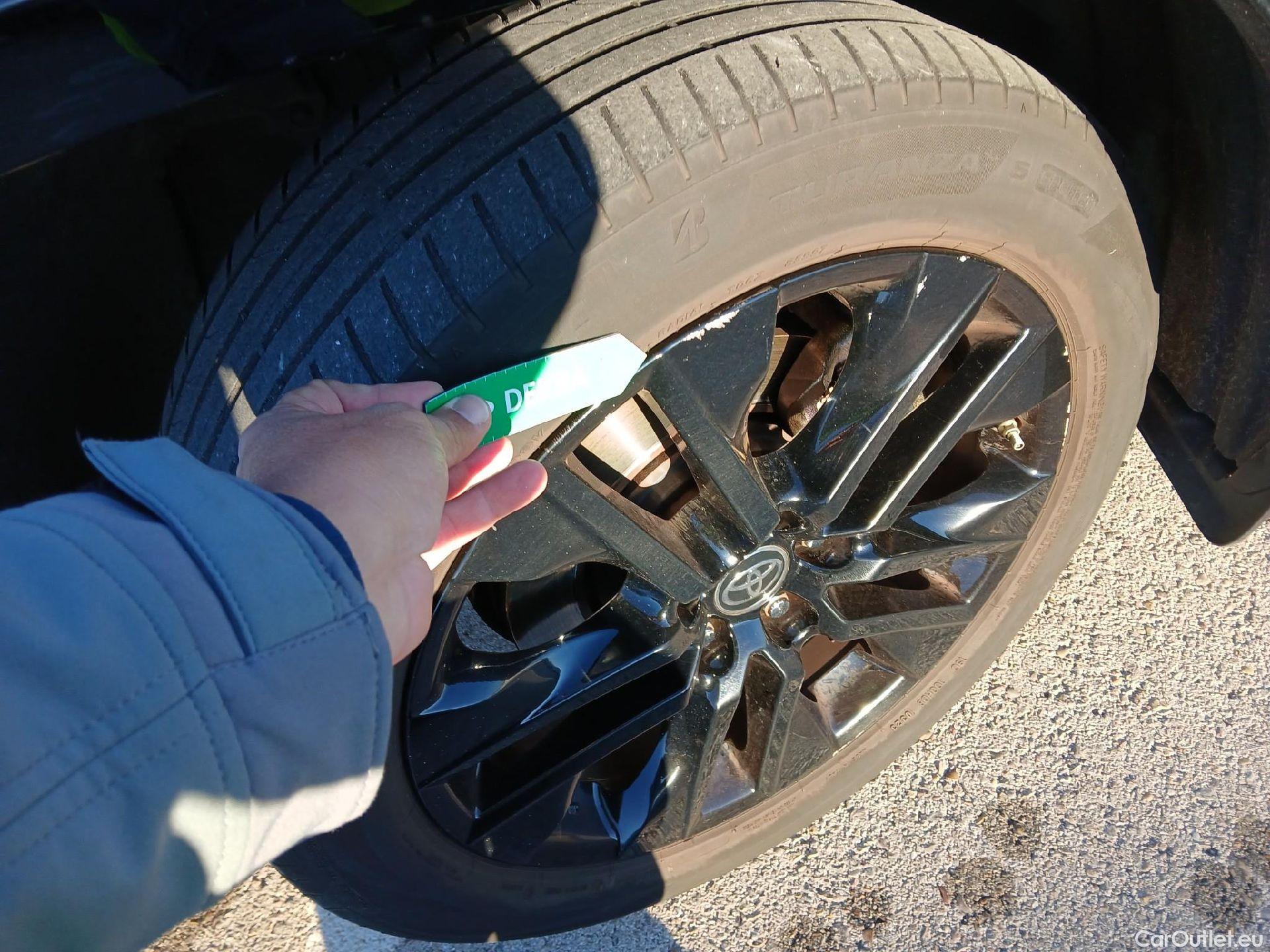  Toyota  RAV4 TOYOTA  / 2018 / 5P / todoterreno 2.5l 220H Black Edition(SP) #28