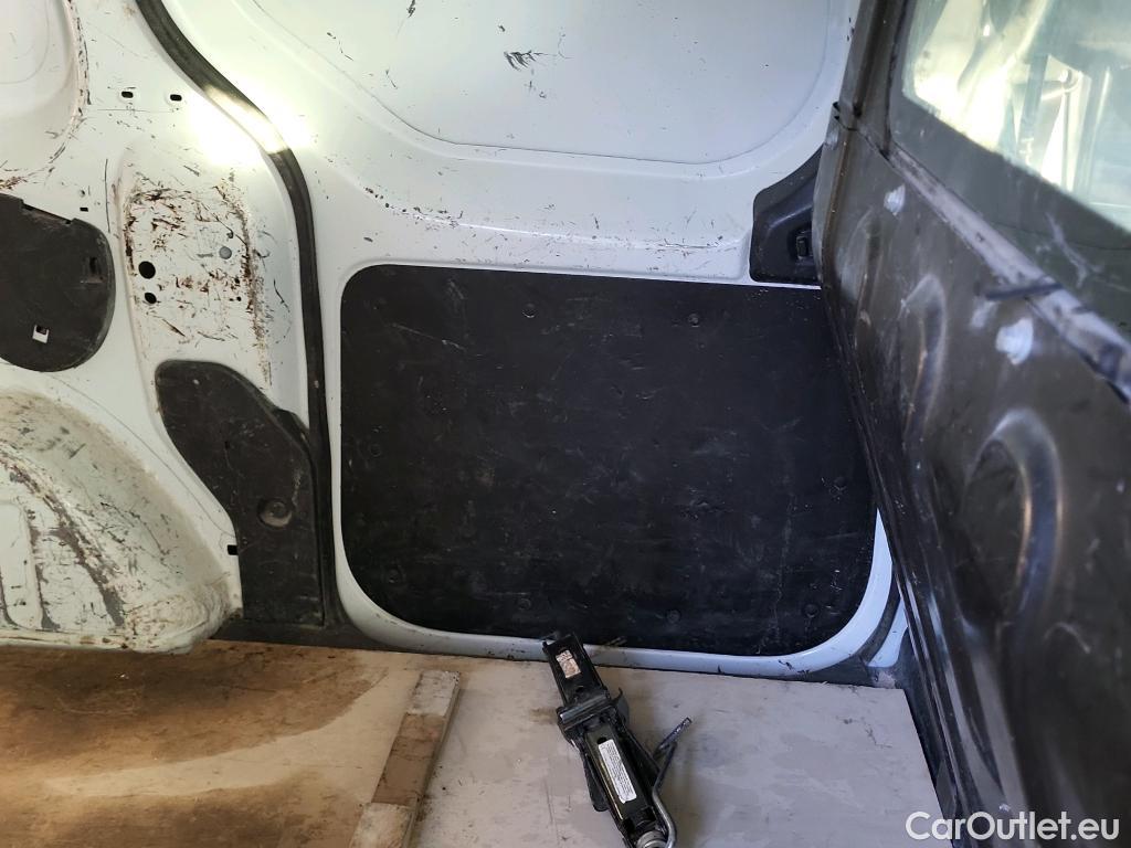  Dacia  Dokker DACIA  / 2013 / 4P / furgón derivado de turismo Van Essential Blue dCi 70kW (95CV) #17