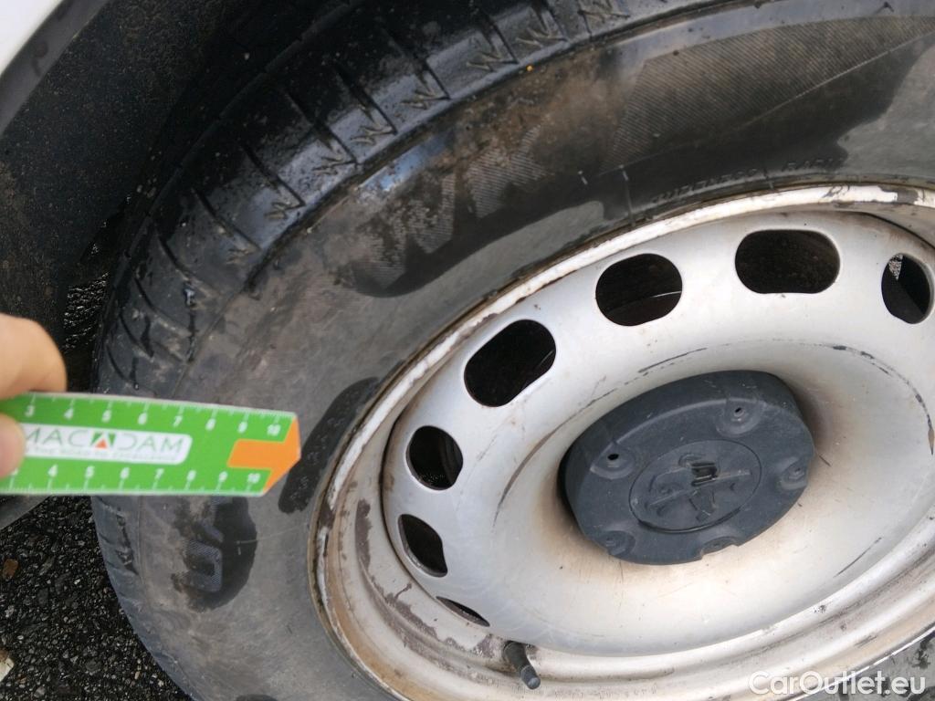  Peugeot  Partner PEUGEOT  VU 3p 2G furgón derivado de Furgón Confort L1 BlueHDi 73KW (100CV) #90