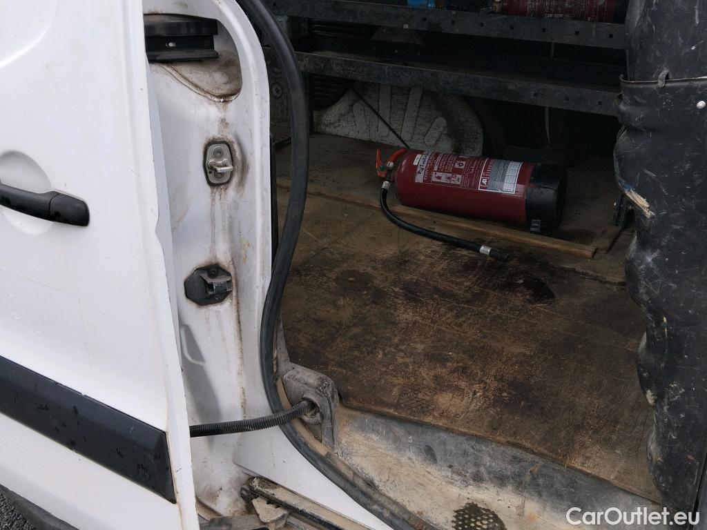  Peugeot  Partner PEUGEOT  VU 3p 2G furgón derivado de Furgón Confort L1 BlueHDi 73KW (100CV) #22