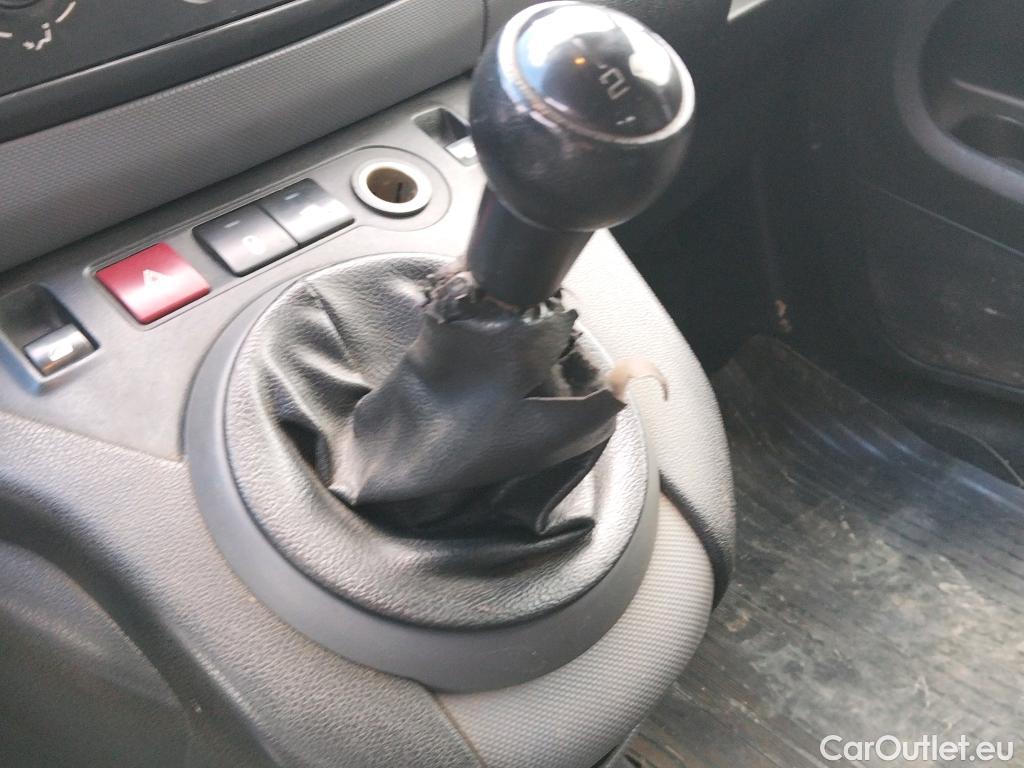  Peugeot  Partner PEUGEOT  VU 3p 2G furgón derivado de Furgón Confort L1 BlueHDi 73KW (100CV) #54