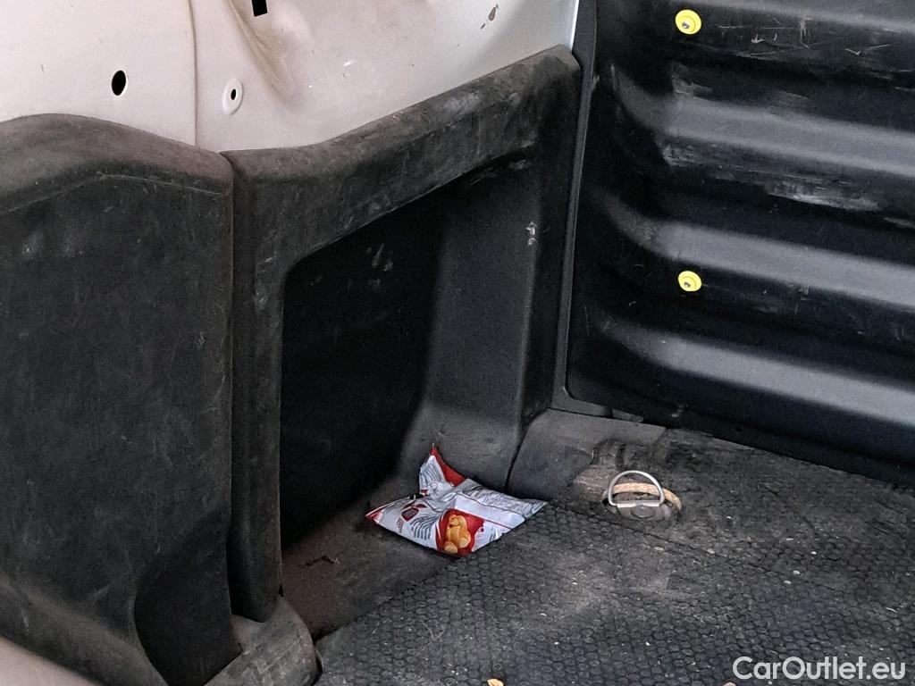  Peugeot  Partner PEUGEOT  VU 4p 2G furgón derivado de Furgón Confort PackL2 BlueHDi 73KW (100) #29