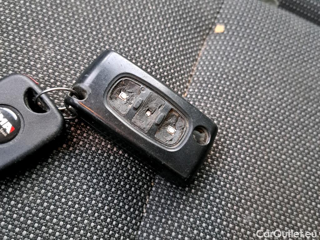  Peugeot  Partner PEUGEOT  VU 4p 2G furgón derivado de Furgón Confort PackL2 BlueHDi 73KW (100) #6