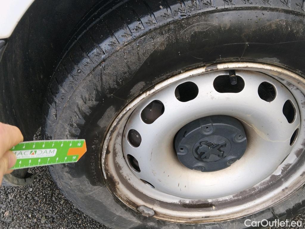  Peugeot  Partner PEUGEOT  VU 3p 2G furgón derivado de Furgón Confort L1 BlueHDi 73KW (100CV) #92