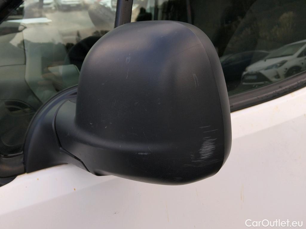  Peugeot  Partner PEUGEOT  VU 3p 2G furgón derivado de Furgón Confort L1 BlueHDi 73KW (100CV) #93