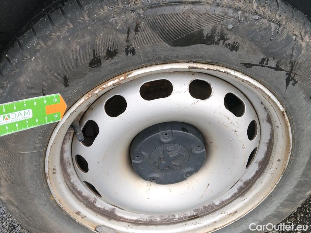  Peugeot  Partner PEUGEOT  VU 3p 2G furgón derivado de Furgón Confort L1 BlueHDi 73KW (100CV) #88