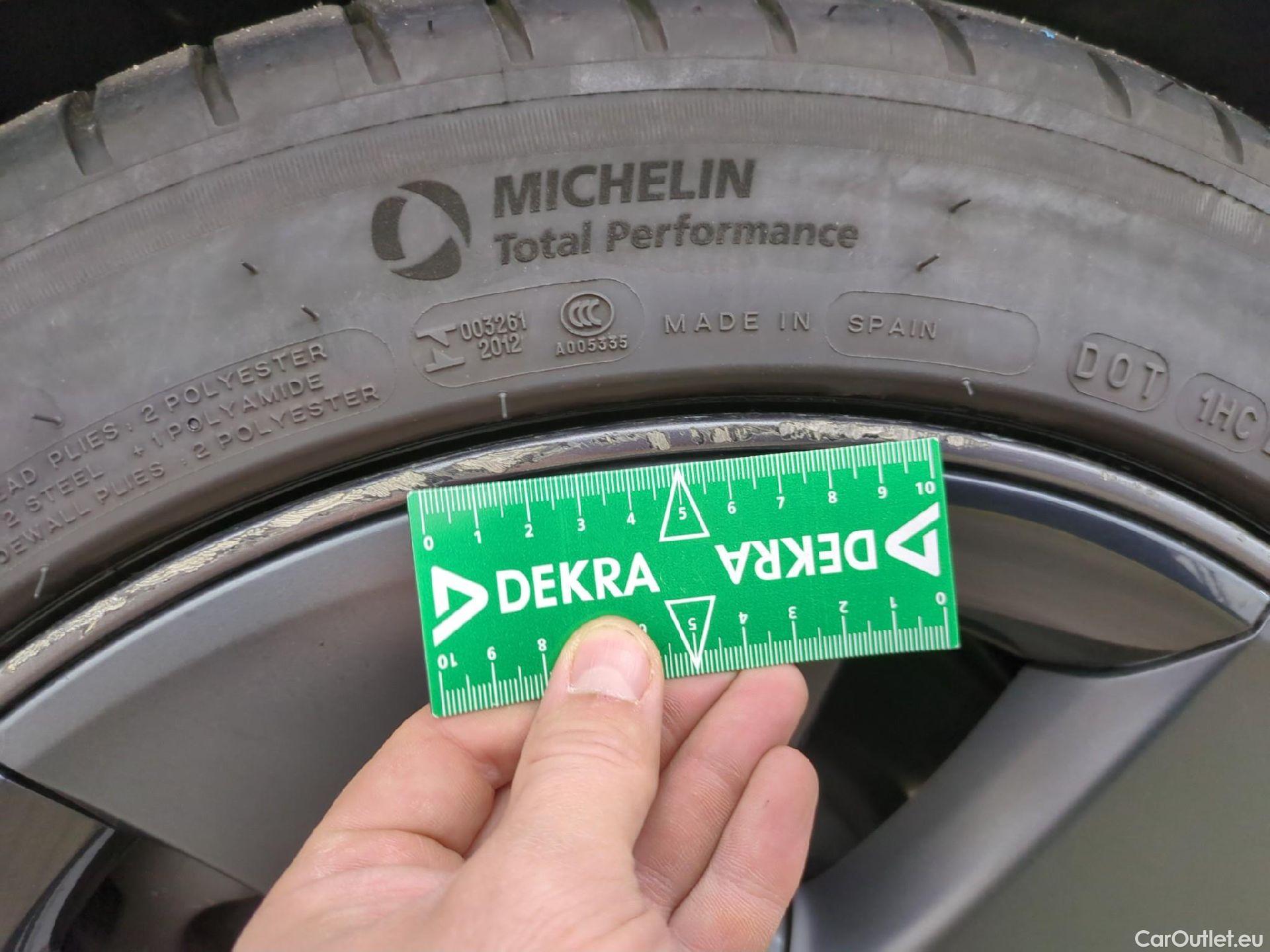  Tesla  Model 3 TESLA  / 2018 / 4P / Berline Autonomie Standard Plus RWD #20