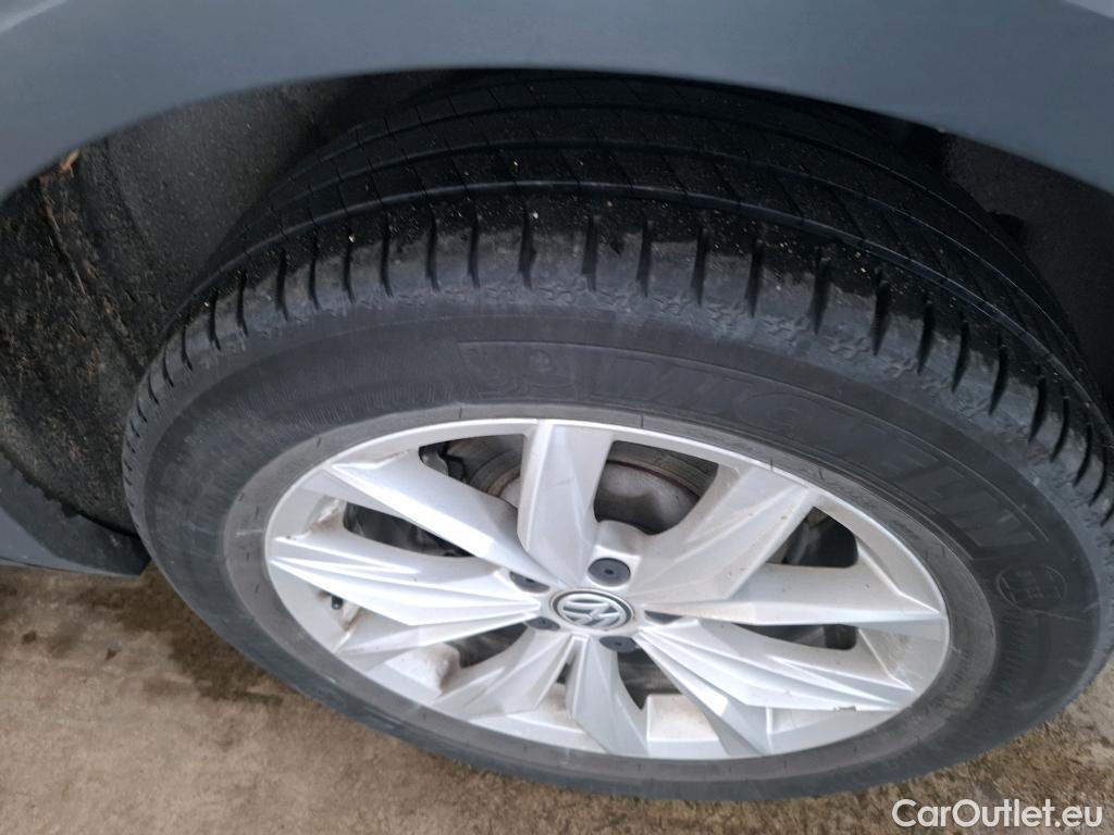  Volkswagen  Tiguan VOLKSWAGEN  Allspace / 2017 / 5P / SUV 2.0 TDI 150 DSG7 Carat #43