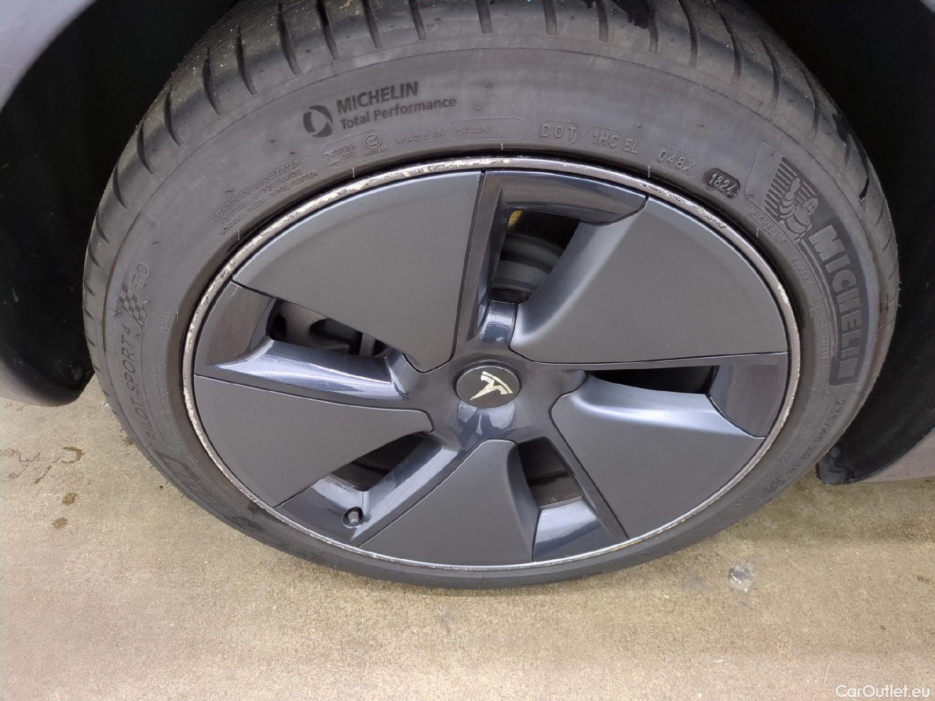  Tesla  Model 3 TESLA  / 2018 / 4P / Berline Autonomie Standard Plus RWD #18