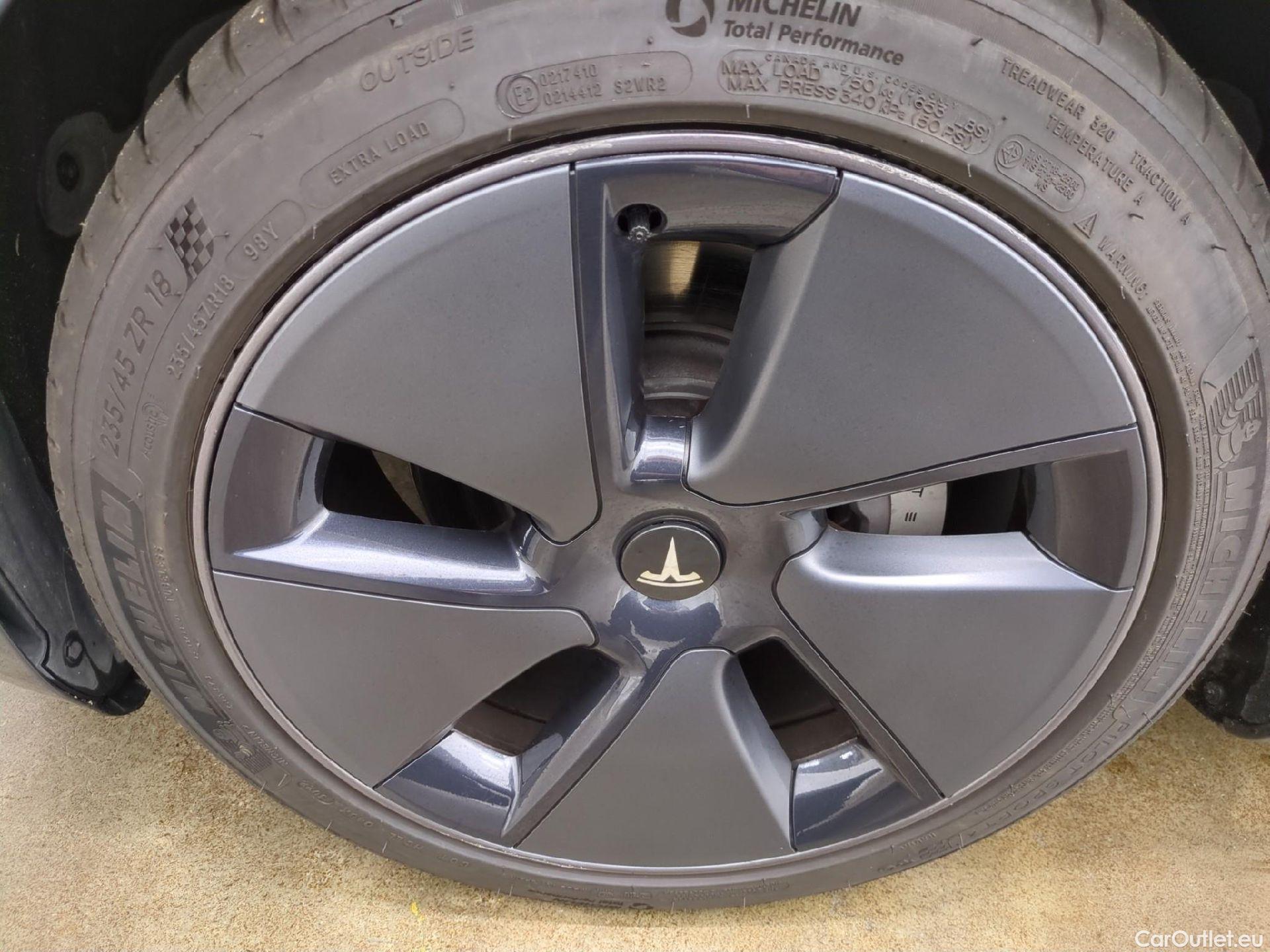  Tesla  Model 3 TESLA  / 2018 / 4P / Berline Autonomie Standard Plus RWD #8