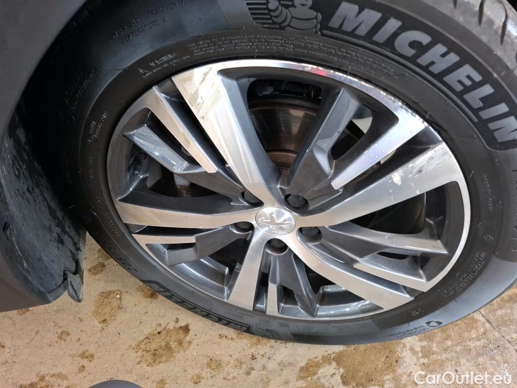  Peugeot  5008  Allure 1.2 PureTech 130CV BVM6 7 Sieges E6d #17