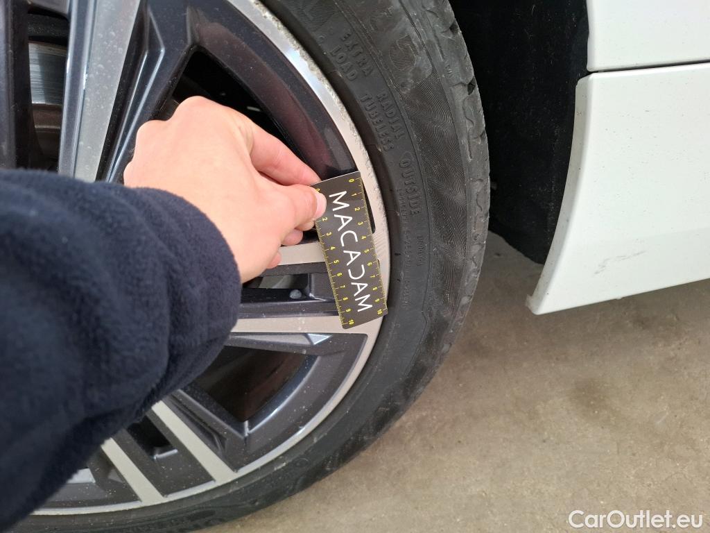  Bmw  Serie 1 BMW Série 1 / 2019 / 5P / Berline 116i DKG7 Business Design #4