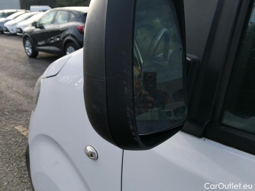  Citroen  Jumpy CITROEN  / 2016 / 4P / furgón Talla M BlueHDi 120 S&S 6v Club (CA) #44