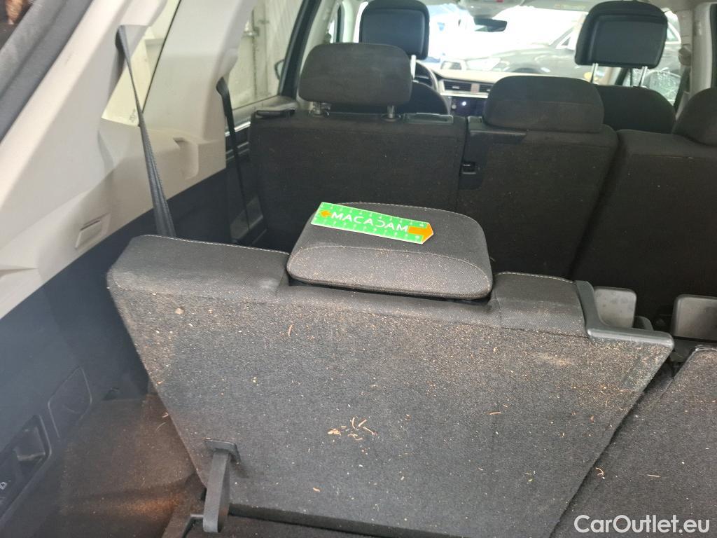  Volkswagen  Tiguan VOLKSWAGEN  Allspace / 2017 / 5P / SUV 2.0 TDI 150 DSG7 Carat #4