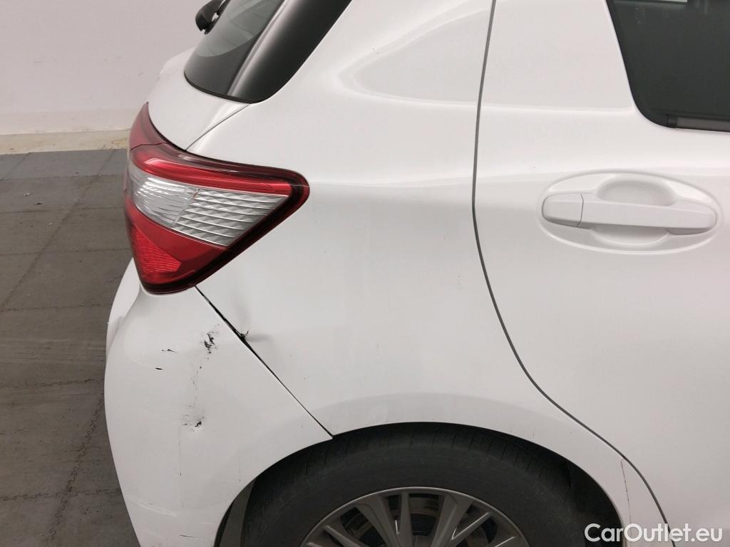  Toyota  Yaris TOYOTA  / 2017 / 5P / berlina con portón 1.5 100H Active #5