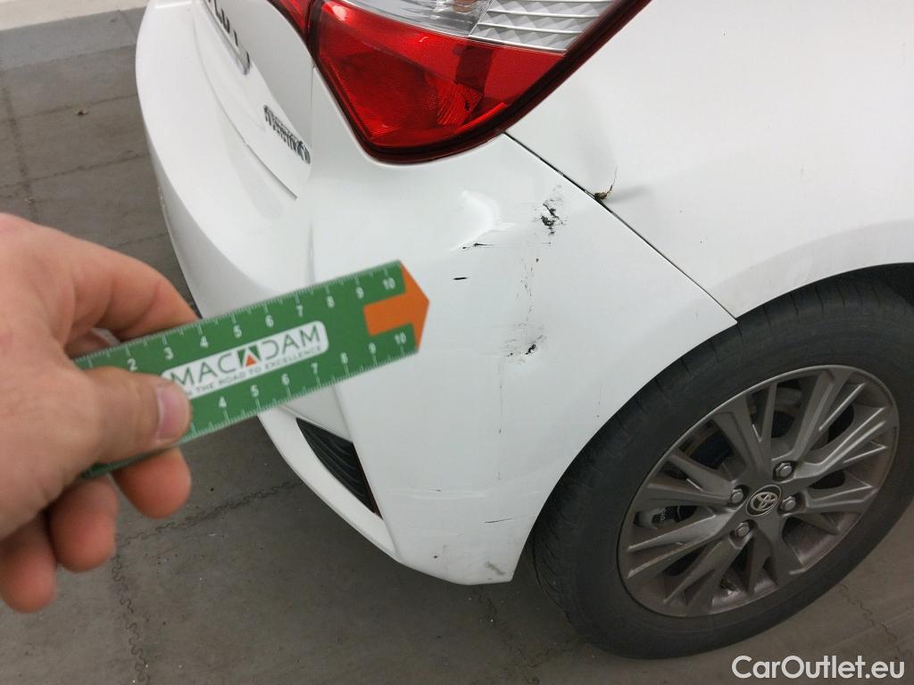  Toyota  Yaris TOYOTA  / 2017 / 5P / berlina con portón 1.5 100H Active #14