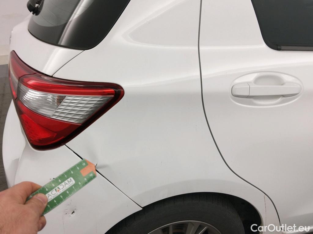  Toyota  Yaris TOYOTA  / 2017 / 5P / berlina con portón 1.5 100H Active #6