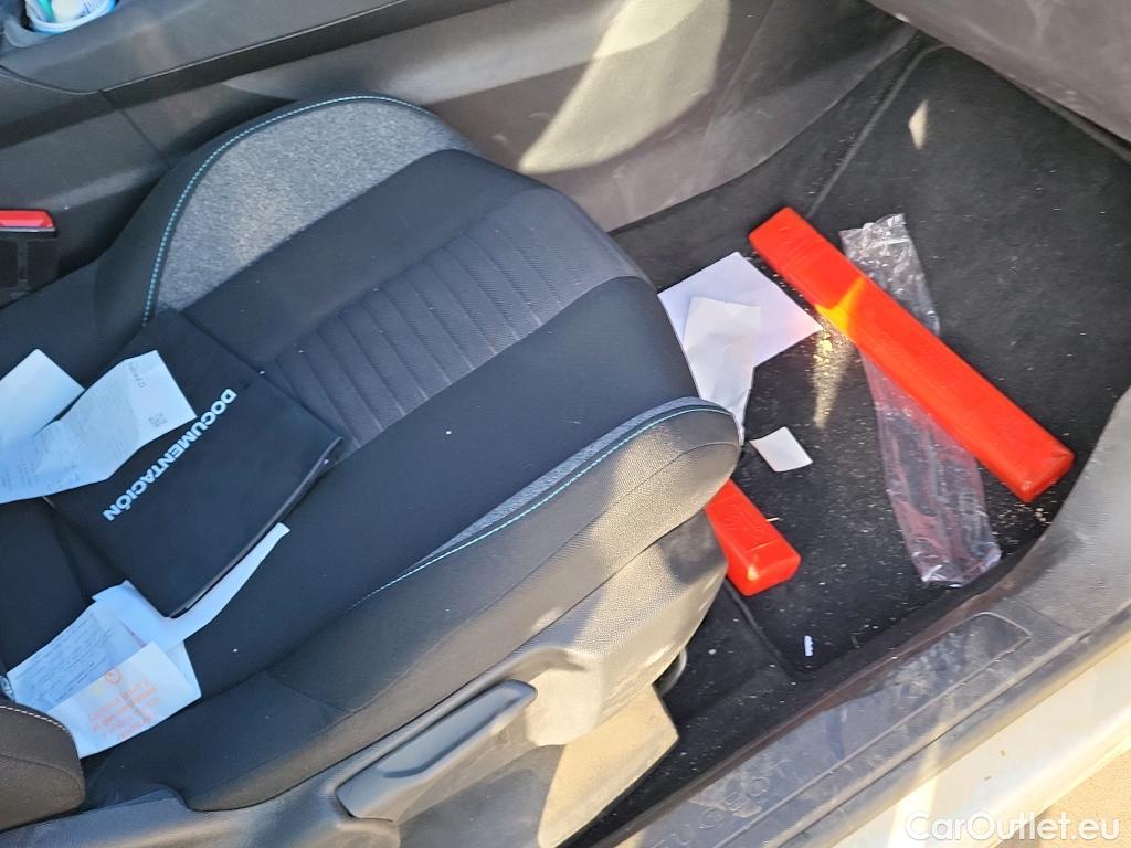  Peugeot  3008  Active Pack 1.2 PureTech 130CV MT6 E6d #14