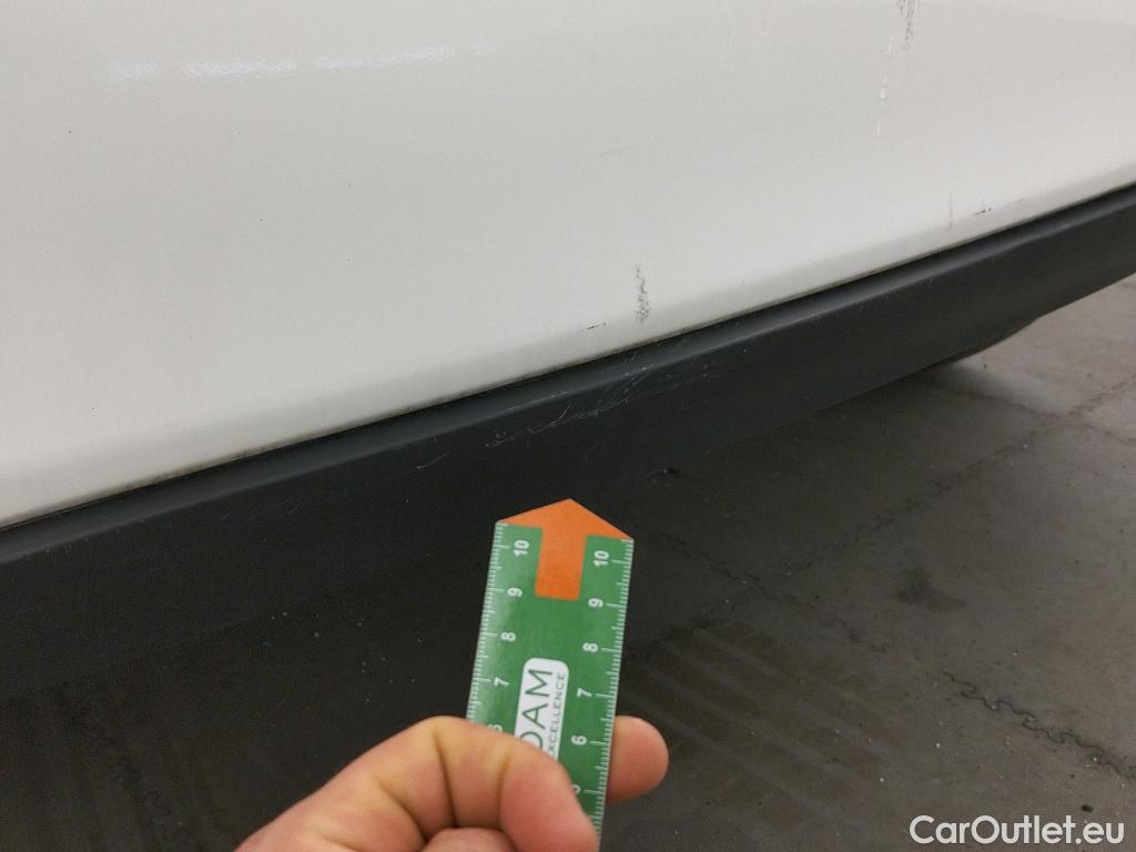  Toyota  Yaris TOYOTA  / 2017 / 5P / berlina con portón 1.5 100H Active #18