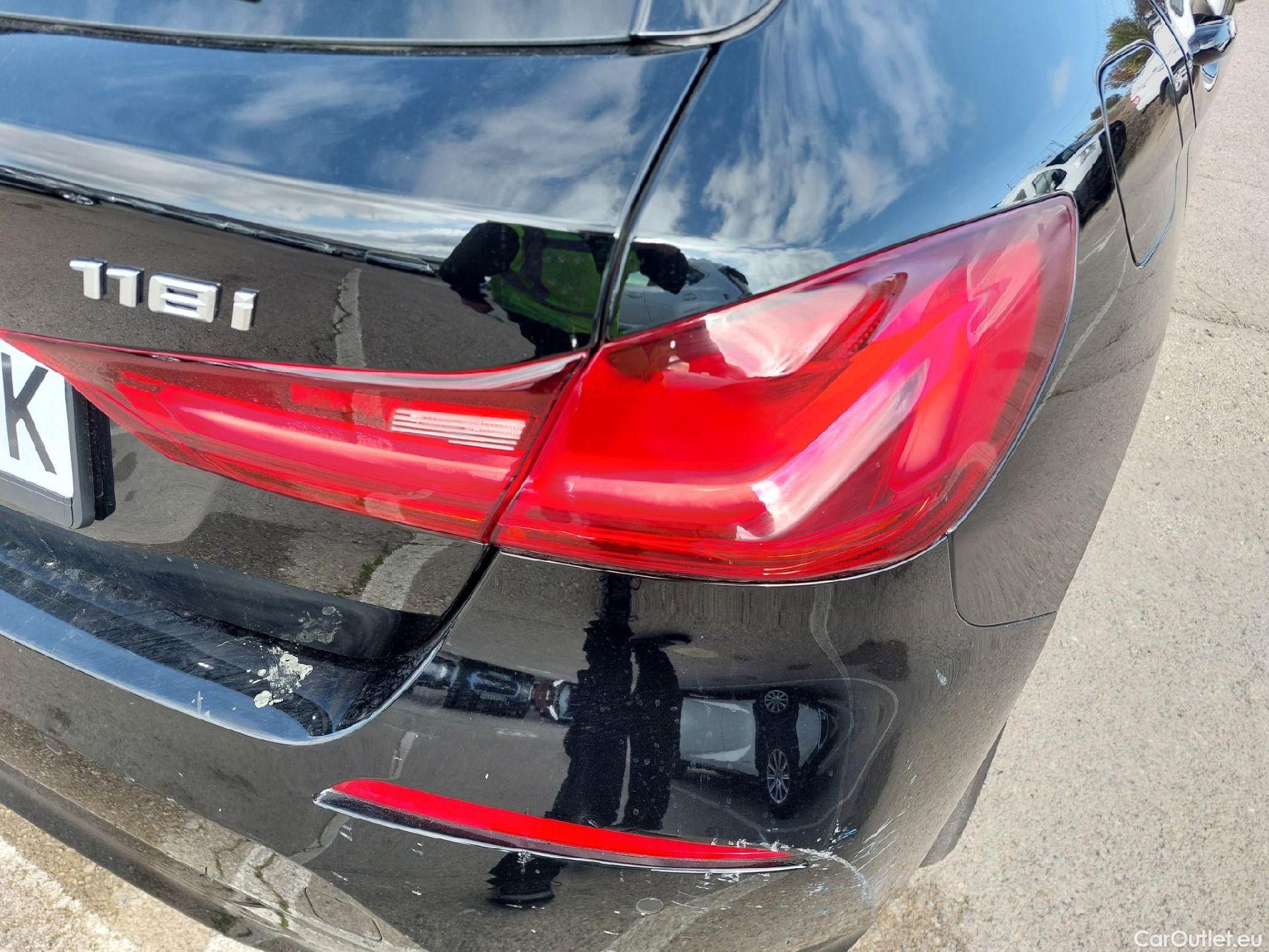  Bmw  Serie 1 BMW  / 2019 / 5P / berlina con portón 118i #28