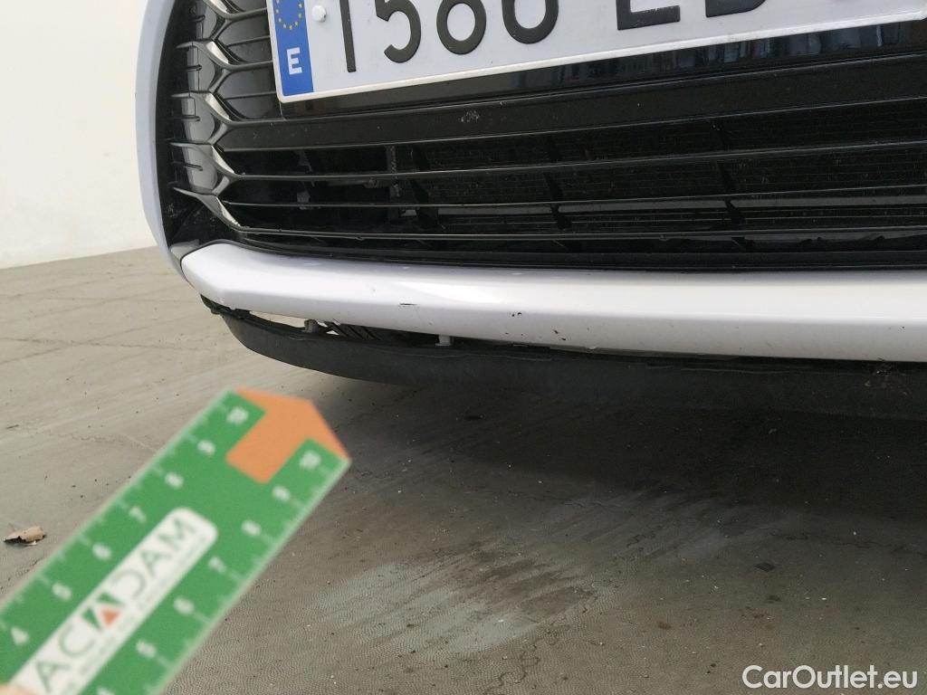  Toyota  Yaris TOYOTA  / 2017 / 5P / berlina con portón 1.5 100H Active #20