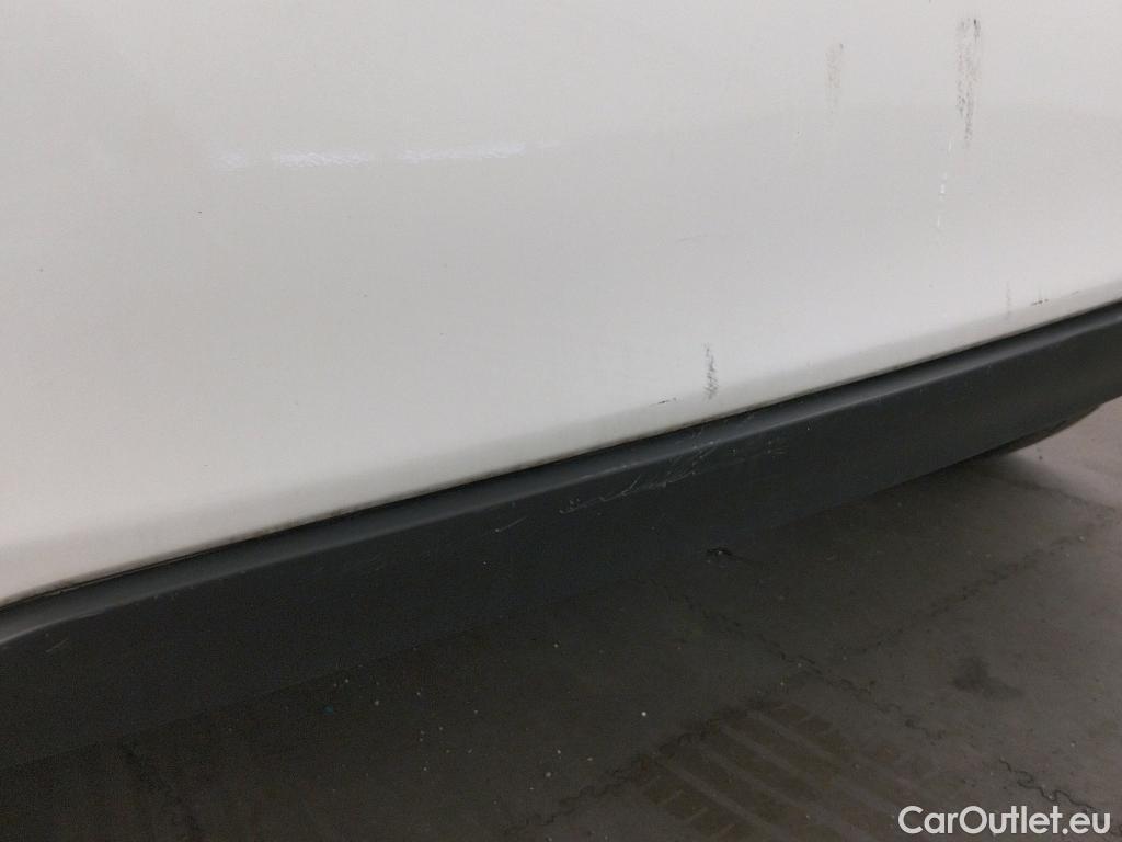  Toyota  Yaris TOYOTA  / 2017 / 5P / berlina con portón 1.5 100H Active #17