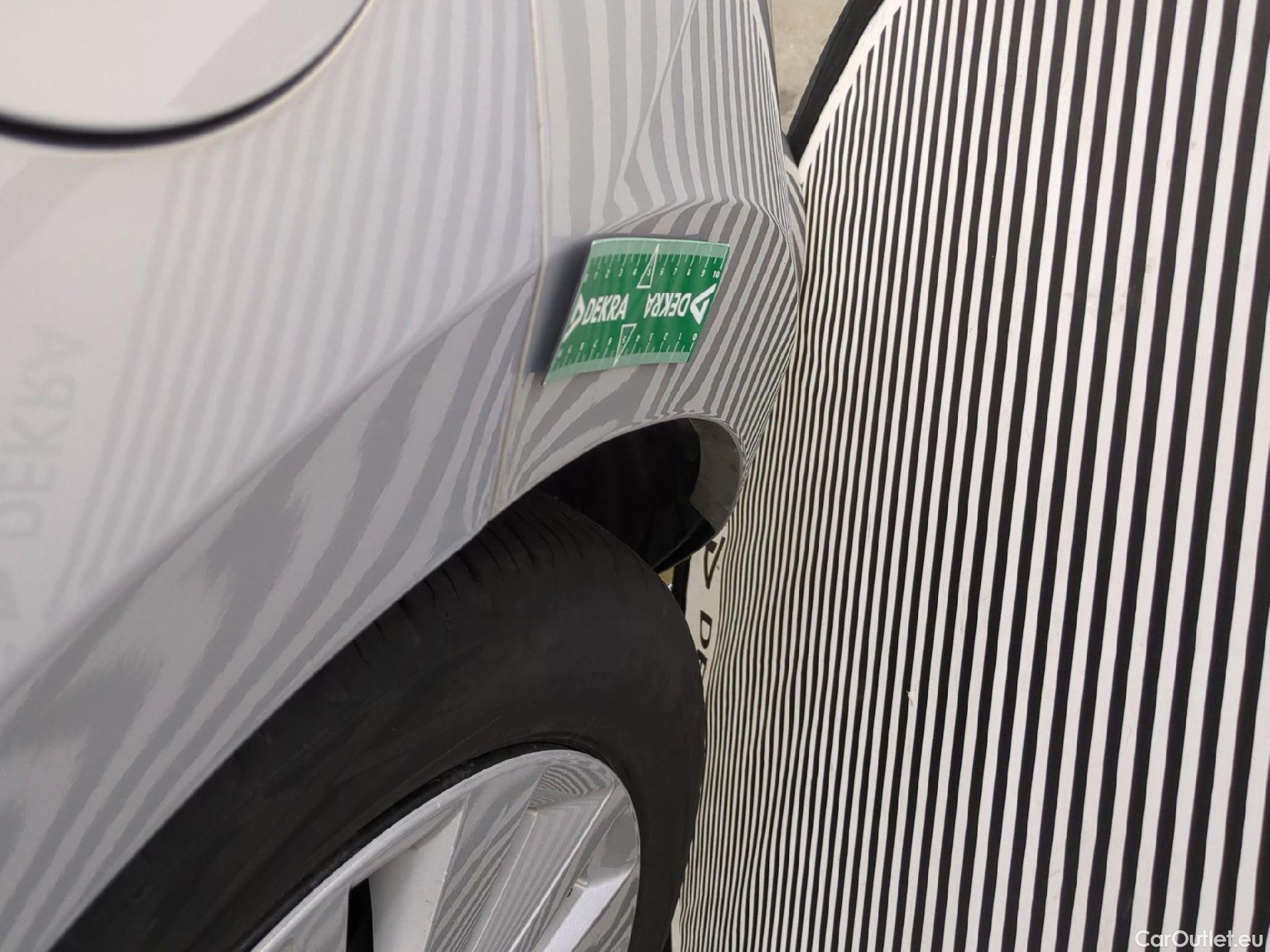  Nissan  Micra NISSAN  / 2016 / 5P / Berline IG-T 100 Business Edition #16