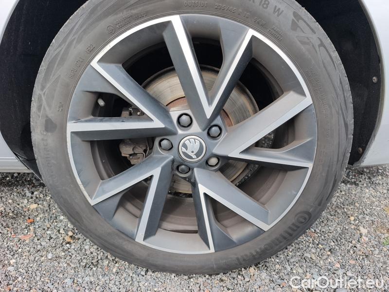  Skoda  Superb  Combi (3V5)(2015) Su.C.2.0TDI 147 4x4 Style Aut #16