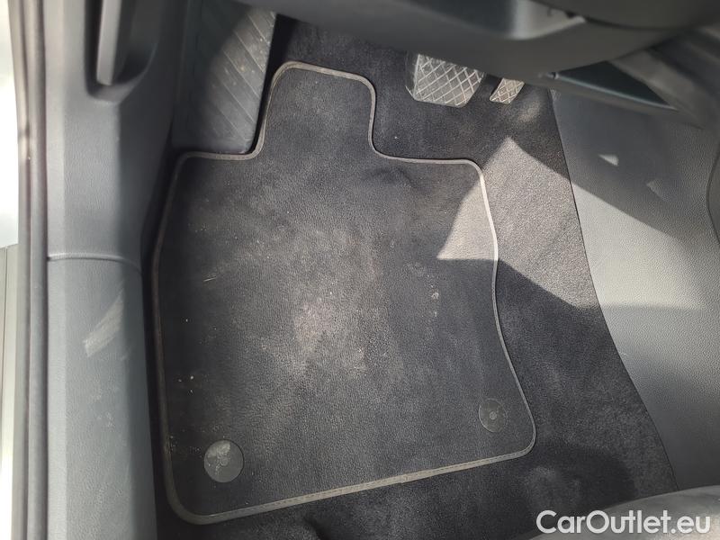  Skoda  Superb  Combi (3T5)(2010) Su.C.2.0TDI 147 4x4 Style Aut #4