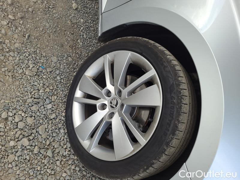  Skoda  Superb  Combi (3T5)(2010) Su.C.2.0TDI 147 4x4 Style Aut #14