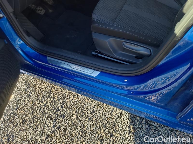  Skoda  Octavia  Lim. (NX3)(2020) Oct.2.0TDI 110 Style 5d #5