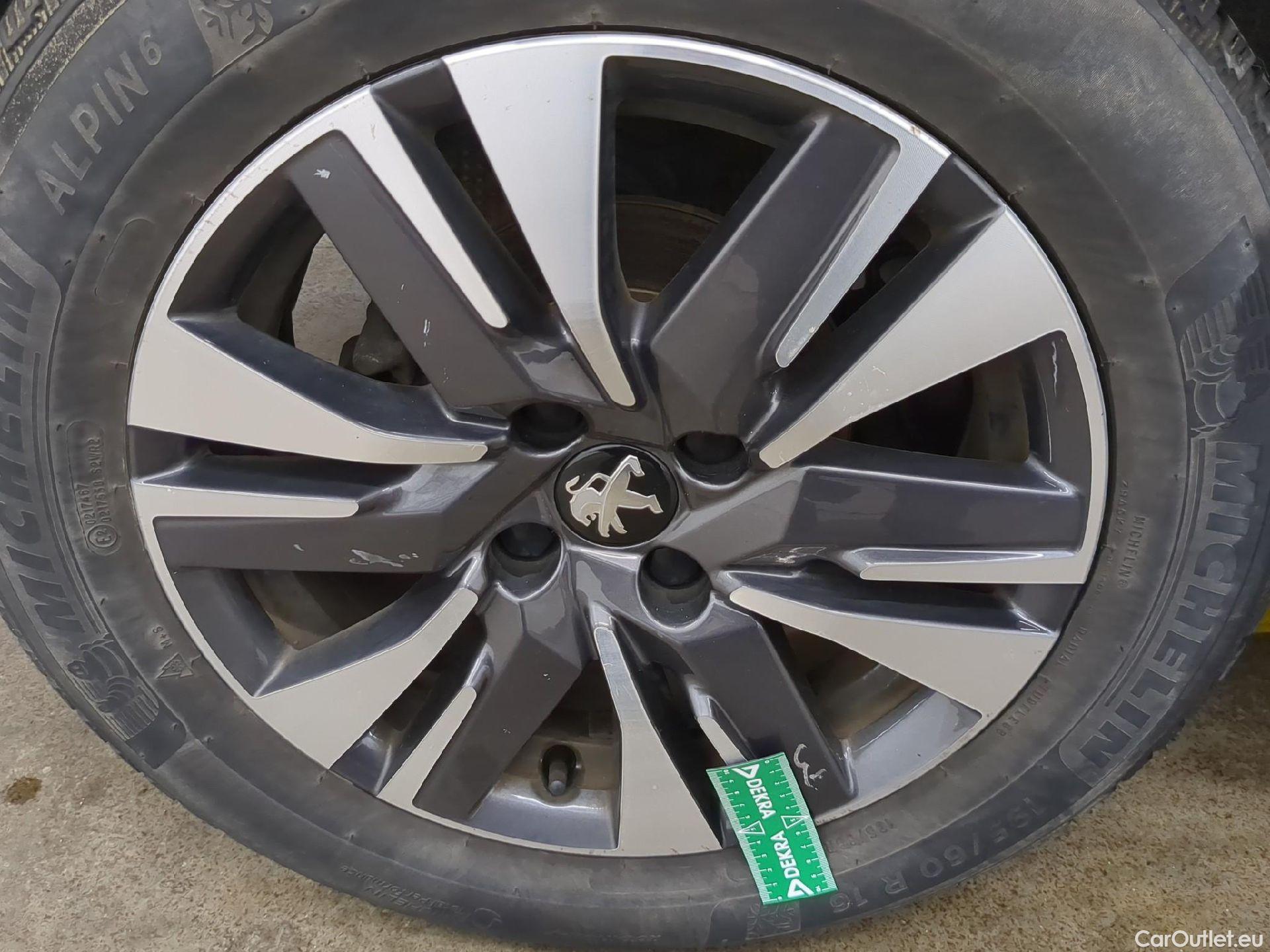  Peugeot  2008  Allure Business 1.2 PureTech 130CV BVA6 E6dT #18