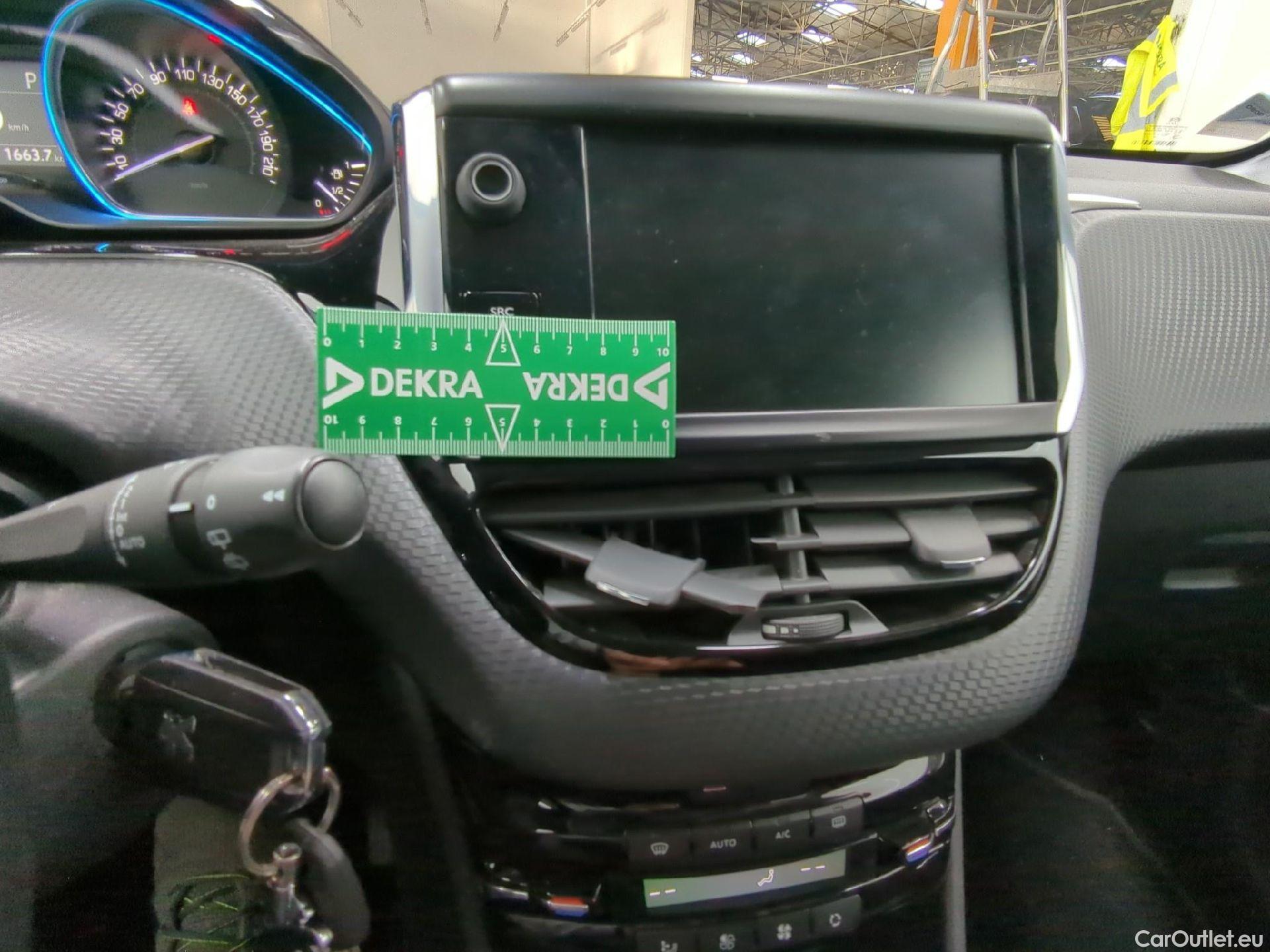  Peugeot  2008  Allure Business 1.2 PureTech 130CV BVA6 E6dT #30