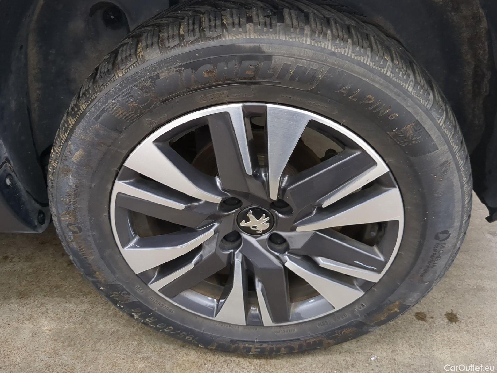  Peugeot  2008  Allure Business 1.2 PureTech 130CV BVA6 E6dT #14