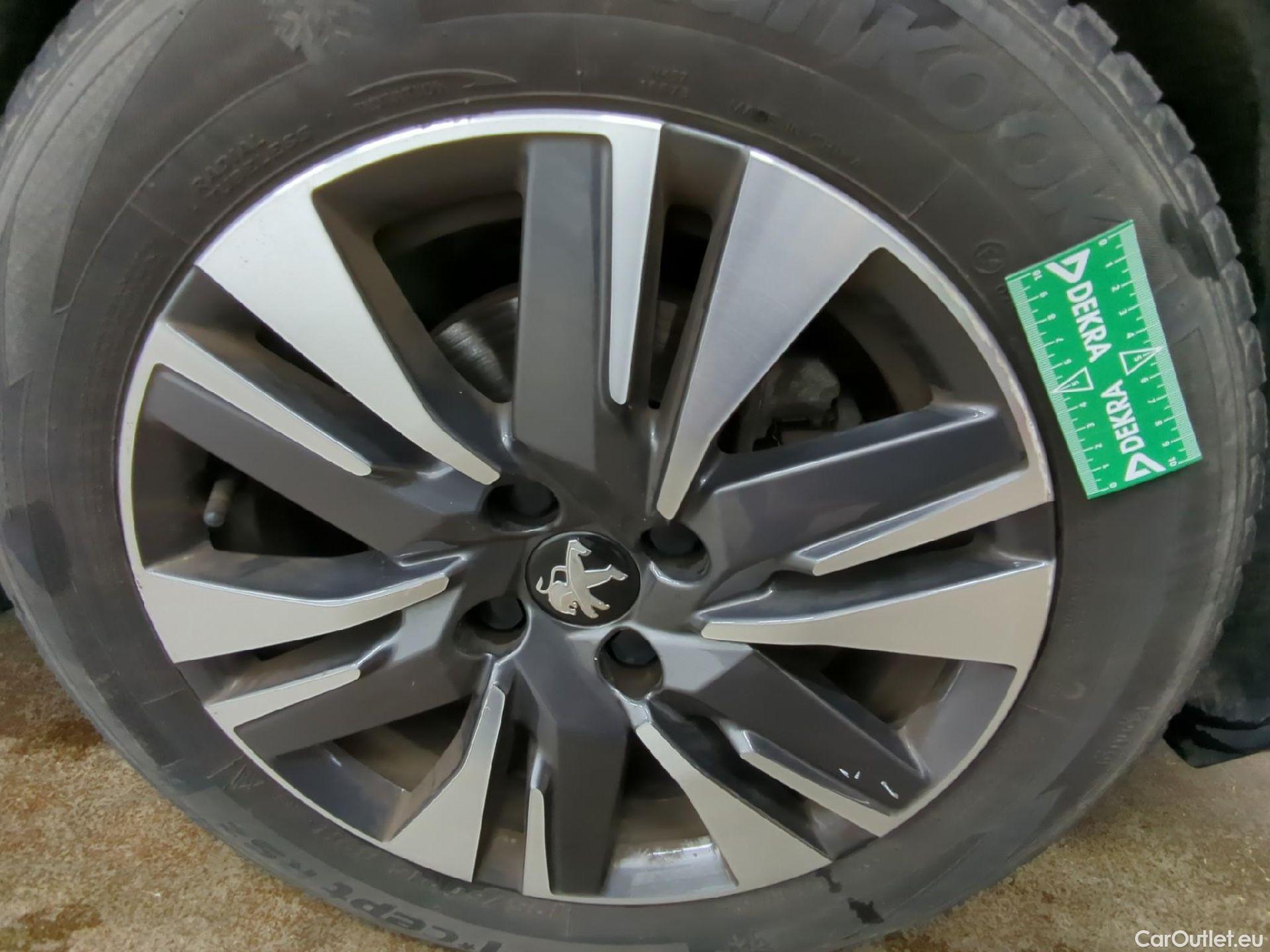  Peugeot  2008  Allure Business 1.2 PureTech 130CV BVA6 E6dT #11