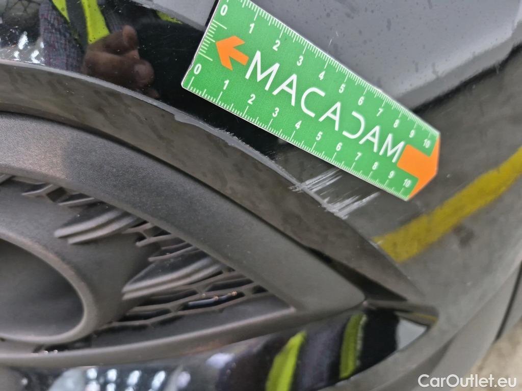  Renault  Kadjar RENAULT  / 2018 / 5P / Crossover Business Blue dCi 115 #27