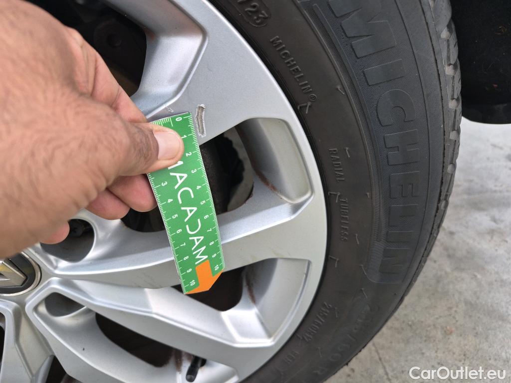  Renault  Kadjar RENAULT  / 2018 / 5P / Crossover Business Blue dCi 115 #9