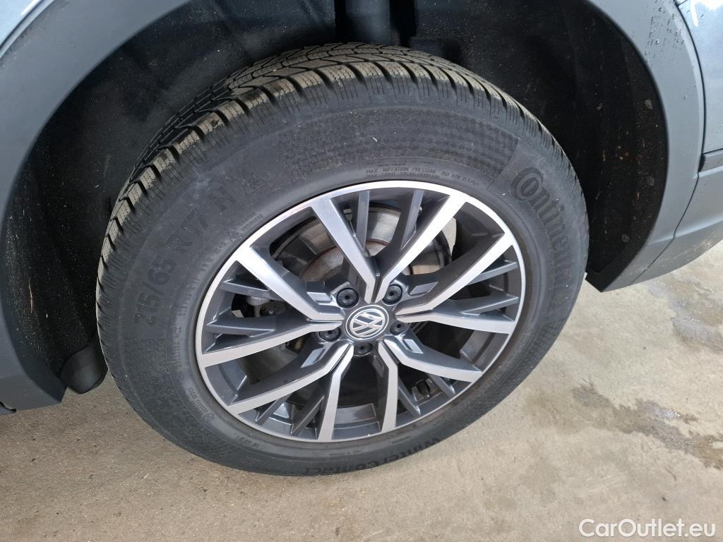  Volkswagen  Tiguan VOLKSWAGEN  Allspace / 2017 / 5P / SUV 2.0 TDI 150 BVM6 Confortline Business #1