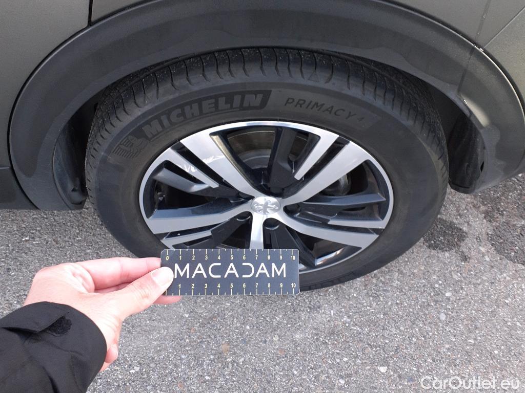  Peugeot  3008 PEUGEOT  Hybrid / 2016 / 5P / todoterreno 225 e-EAT8 Allure #1