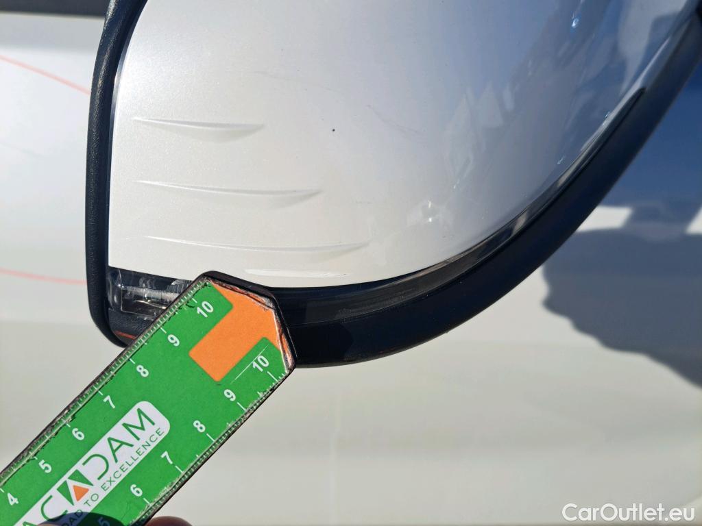  Bmw  Serie 1 BMW  / 2019 / 5P / berlina con portón 118i #30