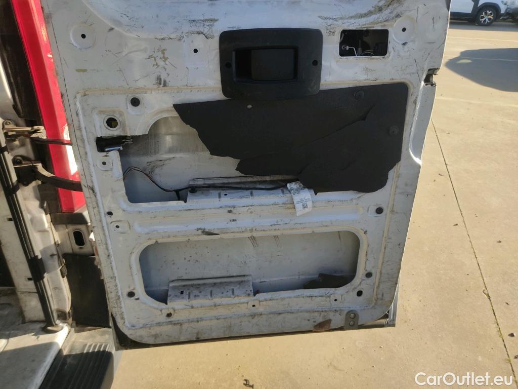  Peugeot  Boxer PEUGEOT  / 2014 / 4P / furgón 333 L2 H1 BHDI 103kW (140CV) S&S 6 V. M (AC) #21