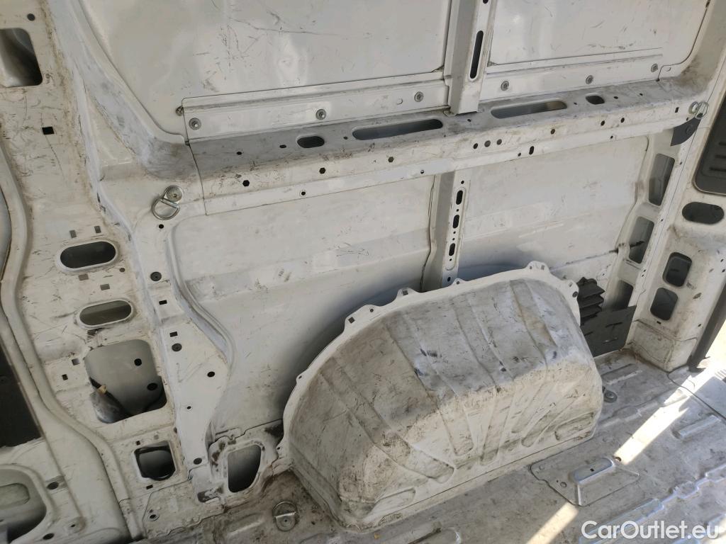  Peugeot  Boxer PEUGEOT  / 2014 / 4P / furgón 333 L2 H1 BHDI 103kW (140CV) S&S 6 V. M (AC) #40