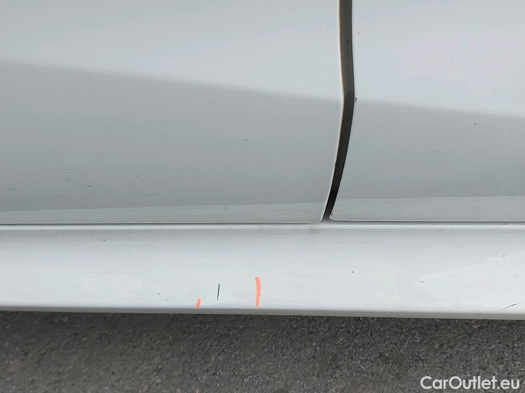  Toyota  Yaris TOYOTA  / 2020 / 5P / berlina con portón 1.5 120H Business Plus #3