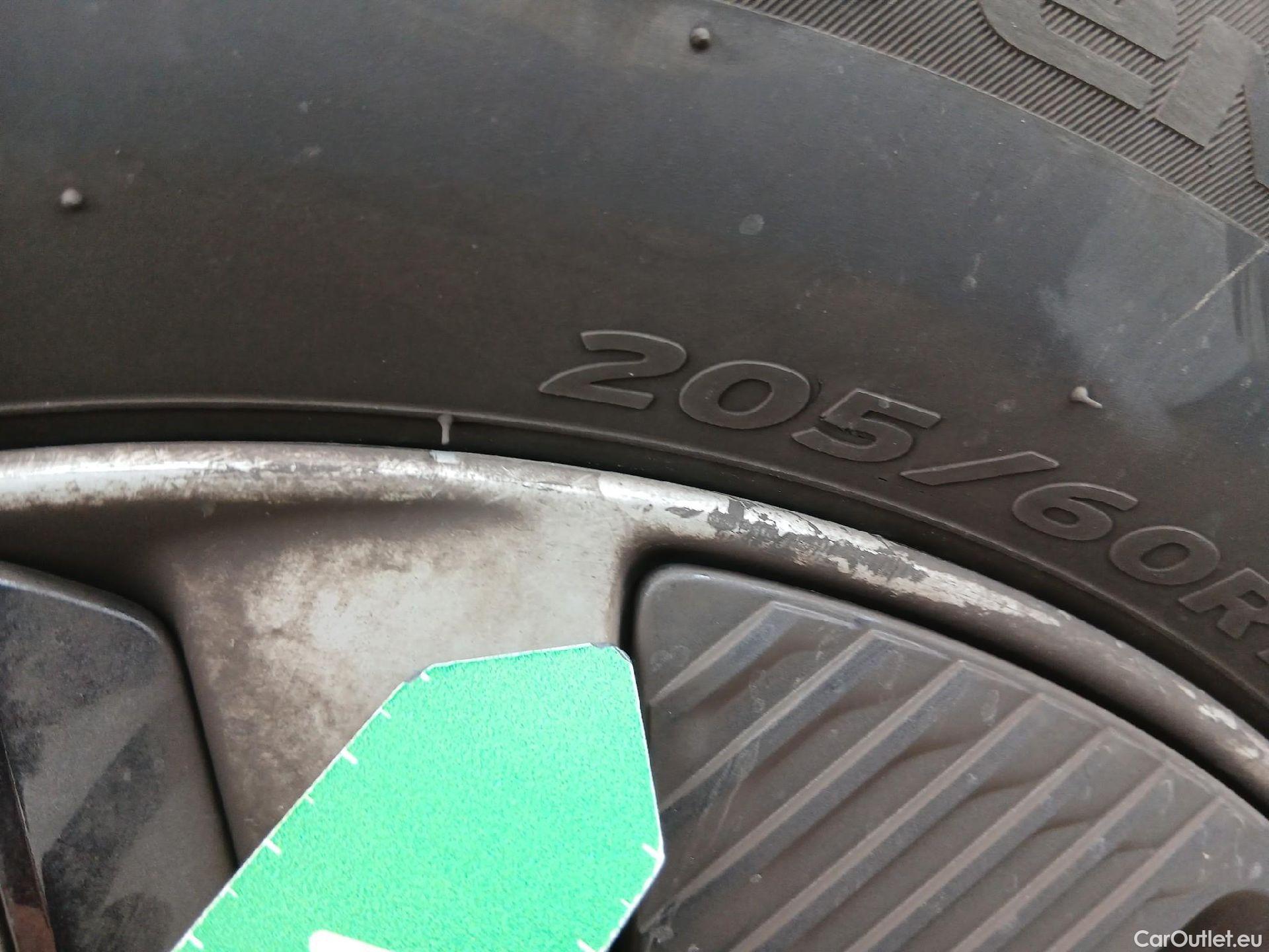  KIA  Niro KIA  / 2019 / 5P / crossover 1.6 GDi PHEV 104kW (141CV) Drive #10