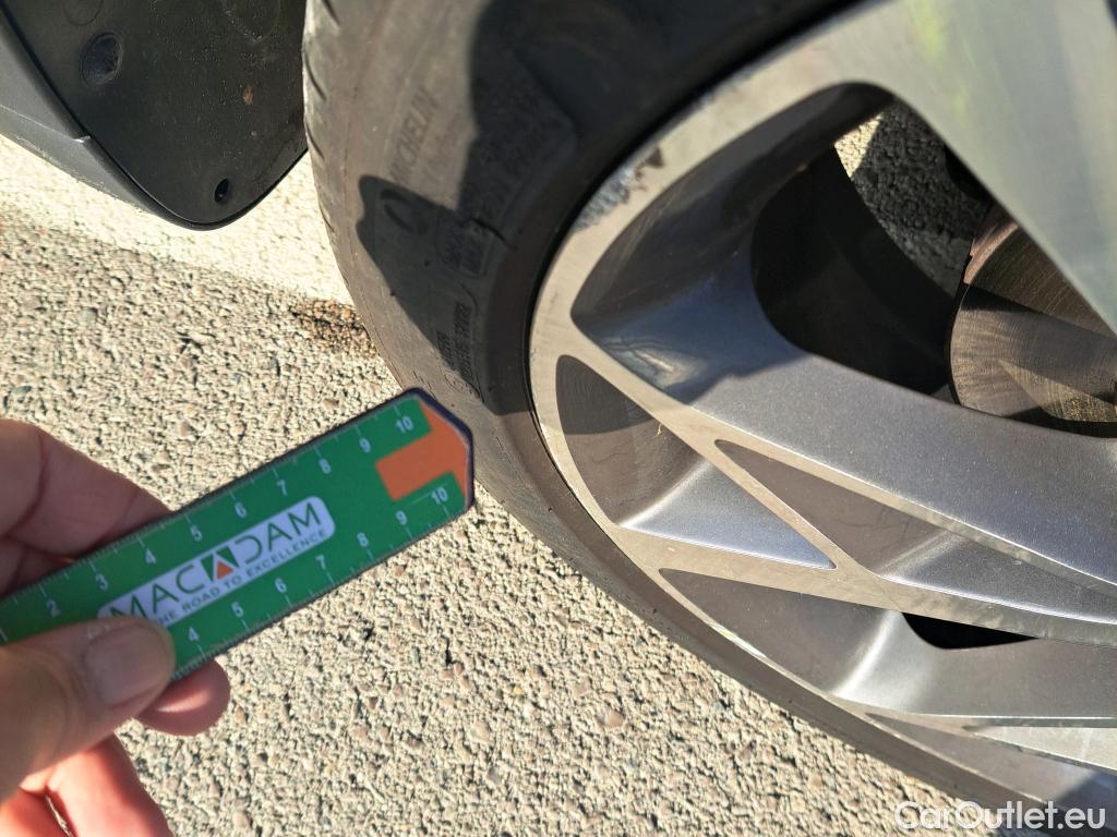  KIA  Niro KIA  / 2019 / 5P / crossover 1.6 GDi HEV 104kW (141CV) Emotion #22