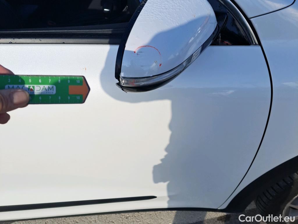  KIA  Niro KIA  / 2019 / 5P / crossover 1.6 GDi HEV 104kW (141CV) Emotion #38