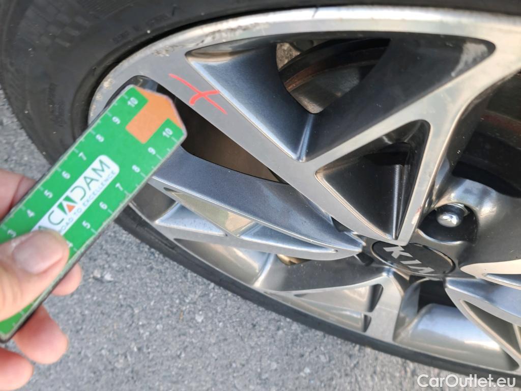  KIA  Niro KIA  / 2019 / 5P / crossover 1.6 GDi HEV 104kW (141CV) Emotion #26