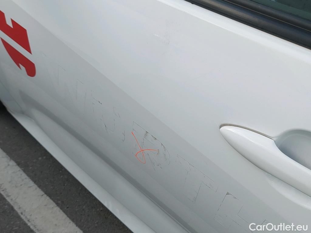  Toyota  Yaris TOYOTA  / 2020 / 5P / berlina con portón 1.5 120H Business Plus #9