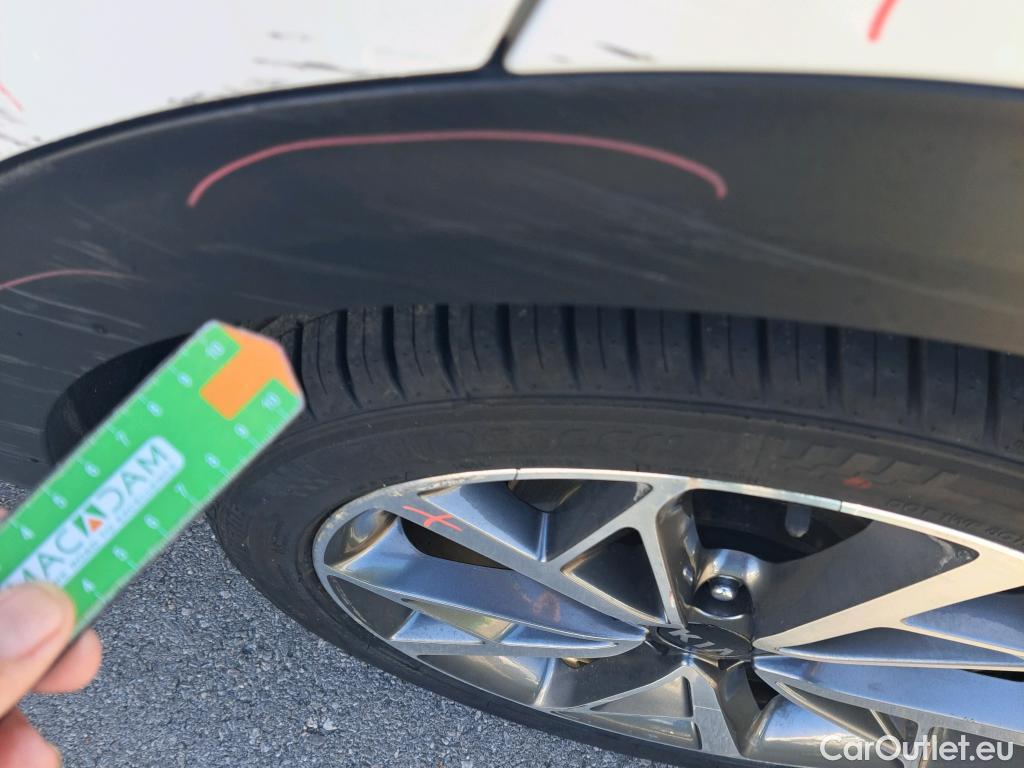  KIA  Niro KIA  / 2019 / 5P / crossover 1.6 GDi HEV 104kW (141CV) Emotion #60