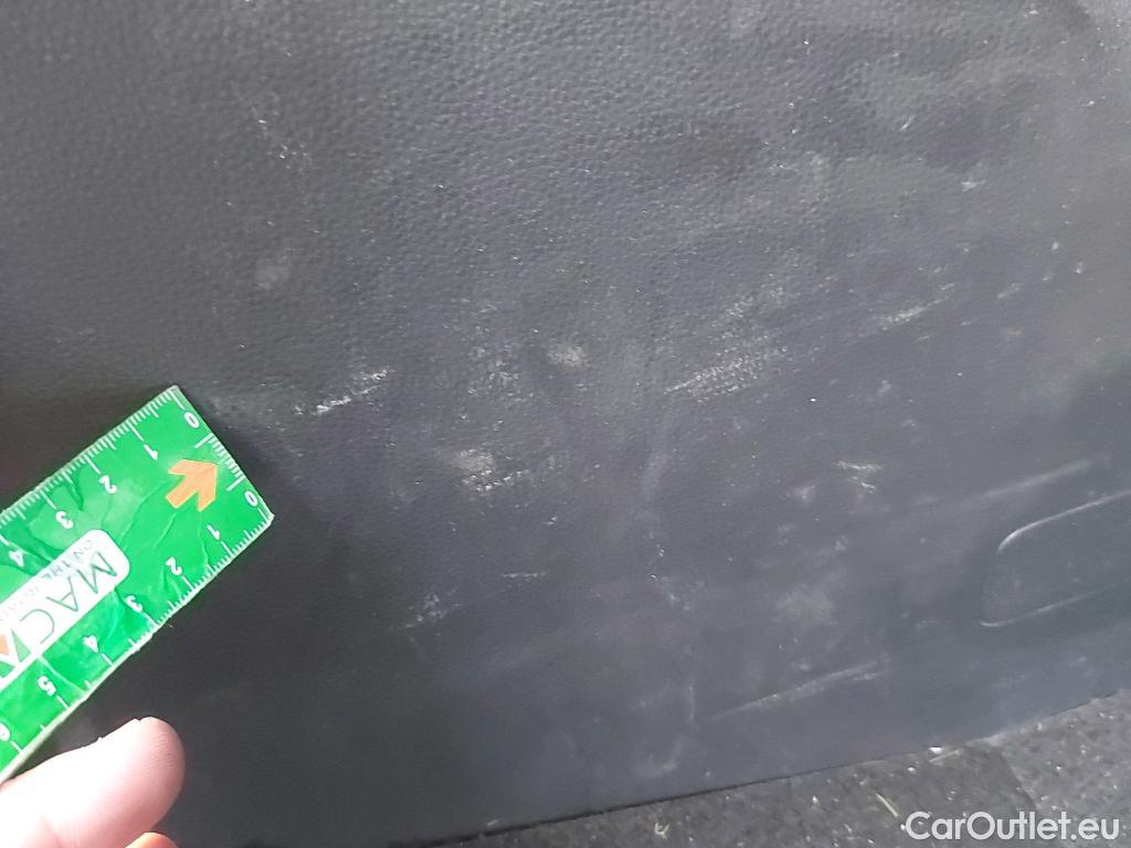  Toyota  Yaris TOYOTA  / 2020 / 5P / berlina con portón 1.5 120H Business Plus #35